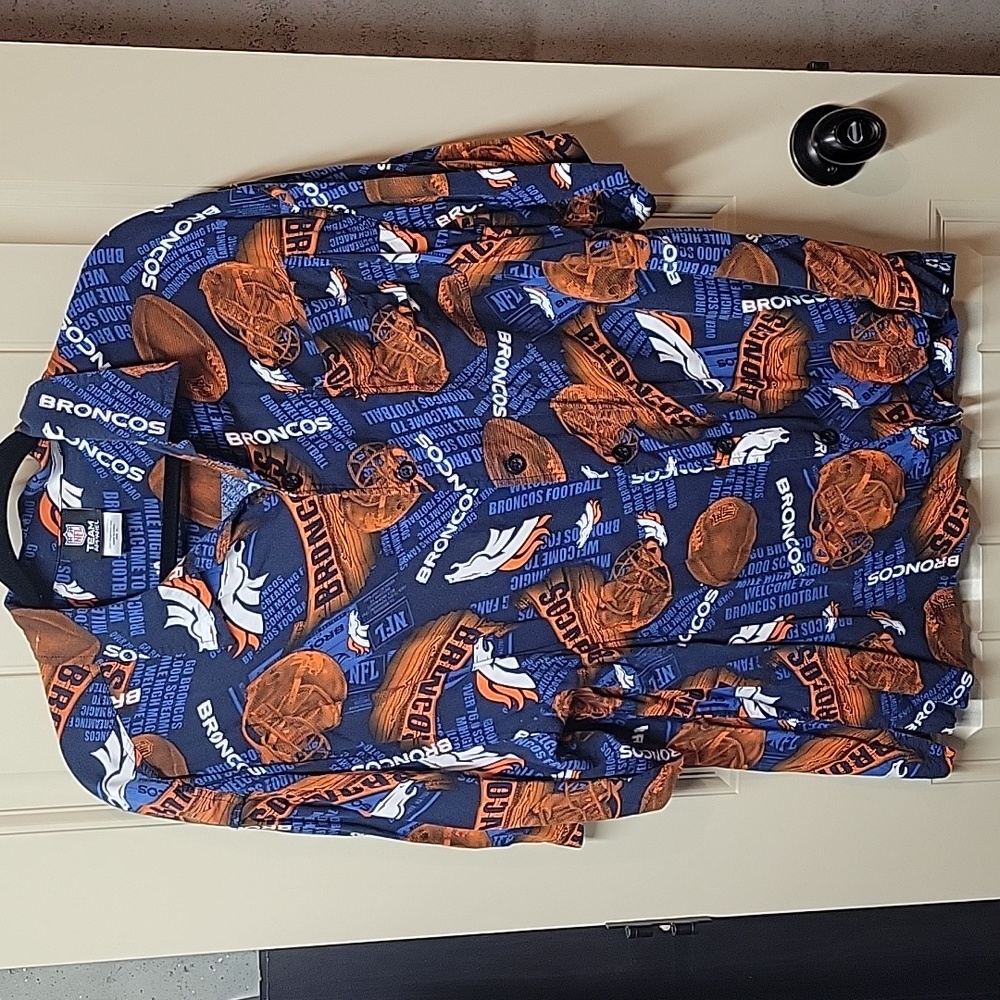 SOLD NFL Team Apparel Denver Broncos - Picture 1 of 9